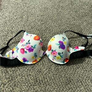 pretty Vs bras 32D